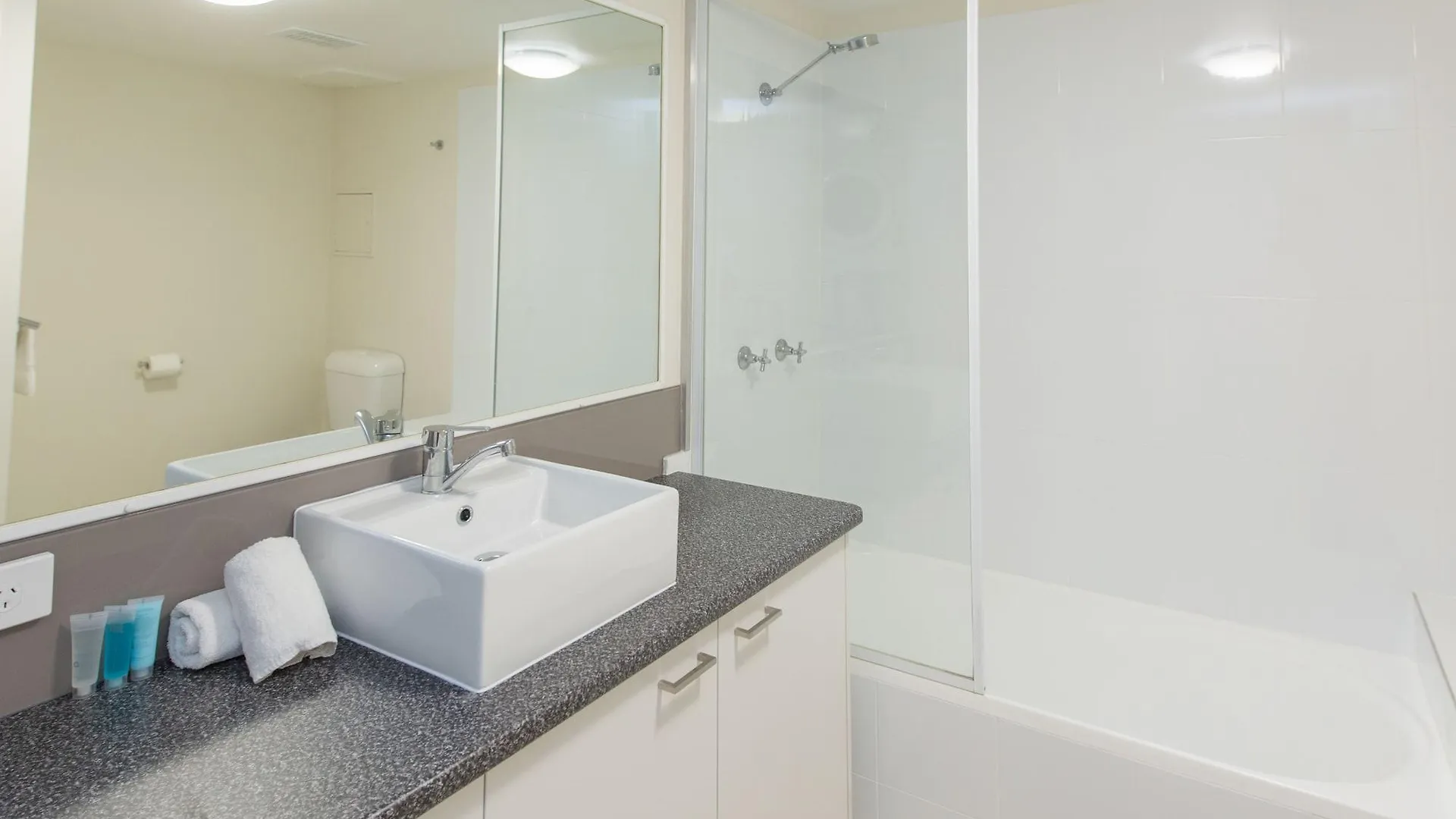 Miami Beachside Holiday Apartments Gold Coast 3*,  Australia
